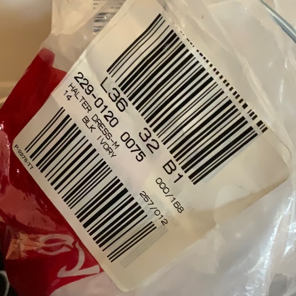 🤩Halter Dress NWT in bag bought in. NEW AS NEW. - Picture 7 of 9